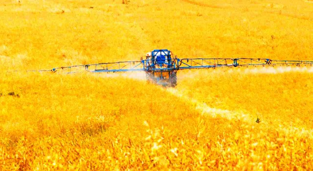 La denuncia di Pan Europe: l’Ue ha autorizzato oltre 100 pesticidi che alterano il sistema ormonale