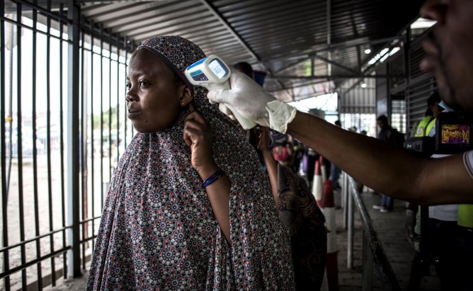 Ebola, il secondo vaccino stende il ministro della Sanità 