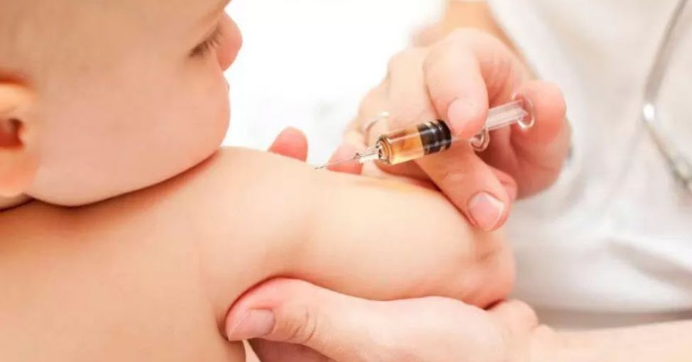 Covid vaccines on children, British doctors: "Stop immediately, neurological damage and infertility"