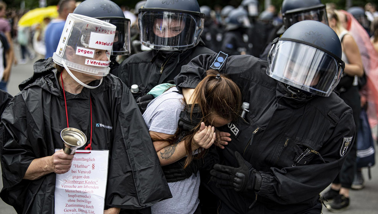 2 agosto 2021 | Berlín, Alemania | Brutal violencia policial durante las protestas