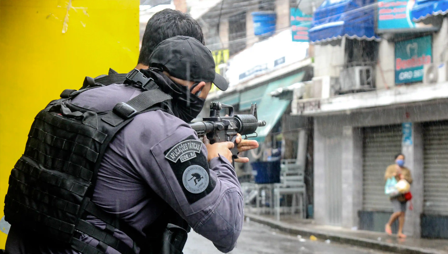 2021 | Бразилия | В штатах Сан-Паулу и Рио-де-Жанейро увеличилось количество убийств, совершенных бразильской полицией, хотя уровень преступности снизился. Многие из них поддерживают ограничения Covid-19.