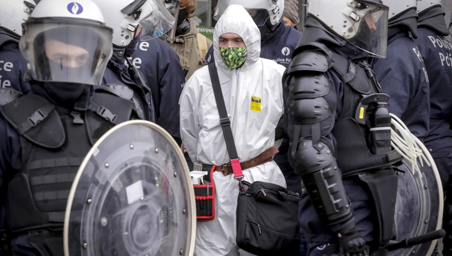 31 января 2021 г. | Брюссель | Полиция задерживает протестующих во время демонстрации против введенных правительством мер